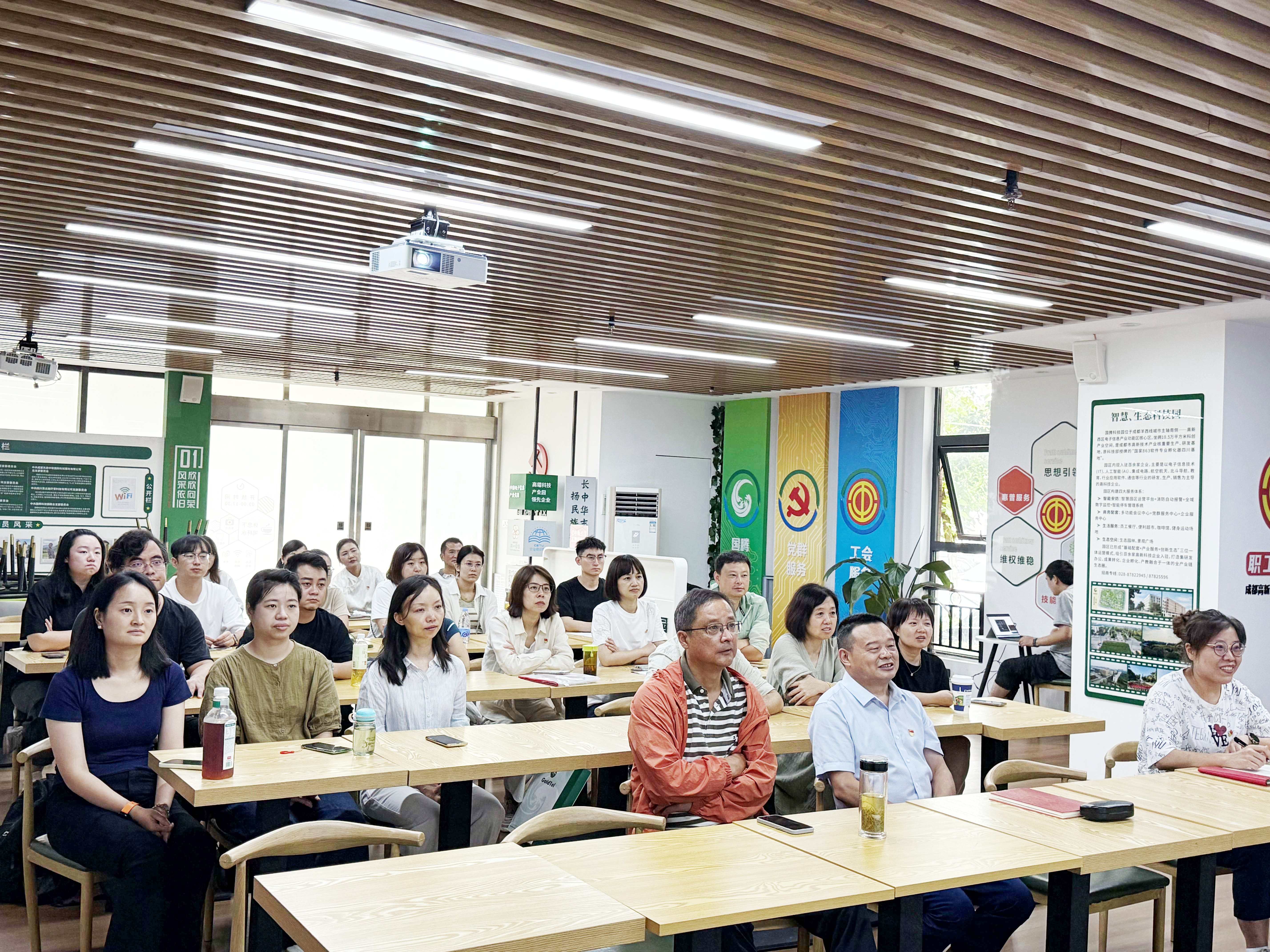 振奋人心！国腾集团热议纪念中国人民抗日战争暨世界反法西斯战争胜利